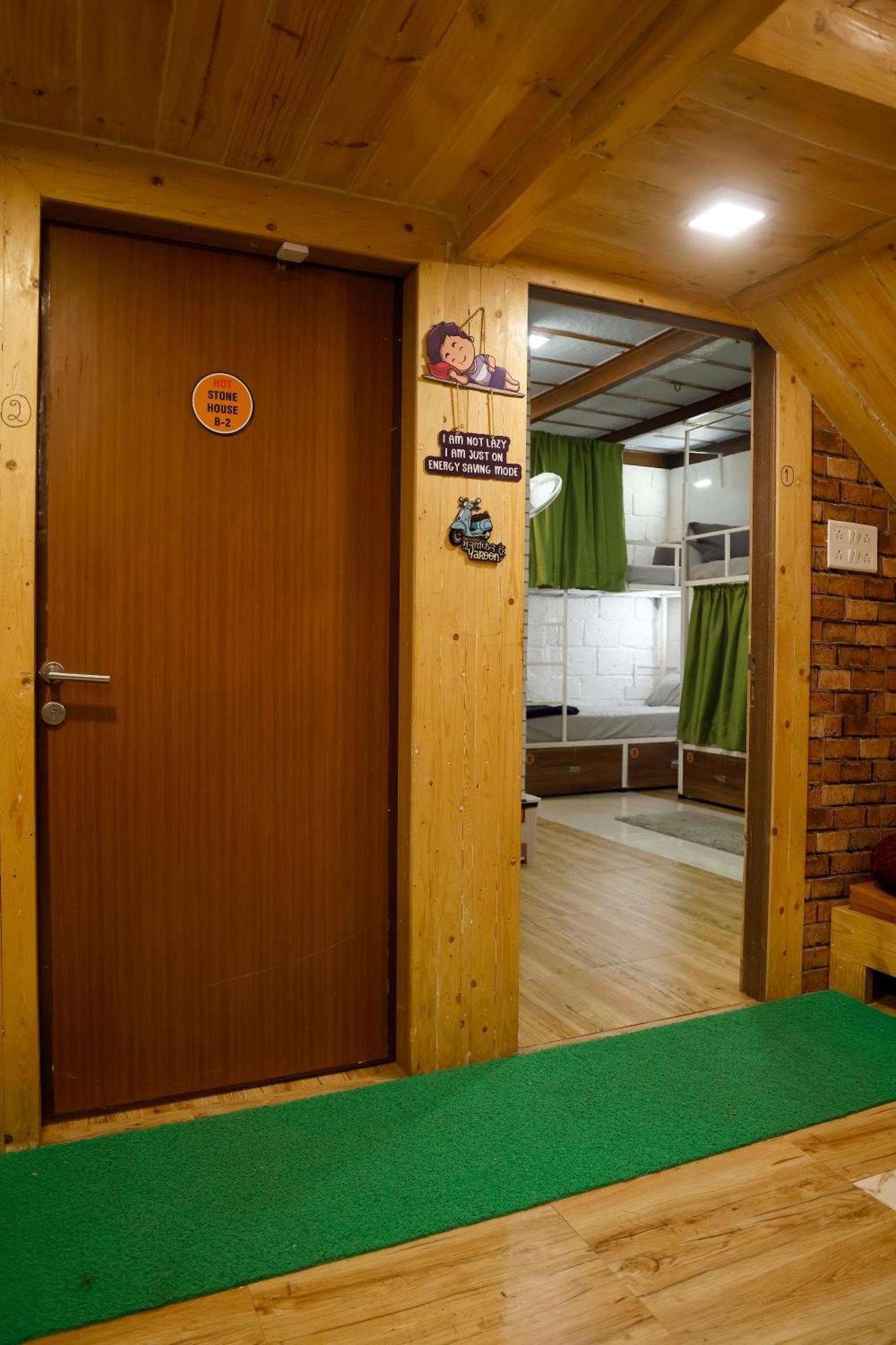Hot - House Of Travellers, Lonavala By Mody Stays Bilik gambar